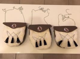 C'est votre sac à main ? C'est un joli sac.