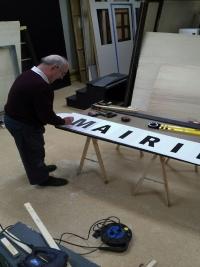 On déborde pas pour la mise en lettre.