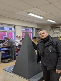 C'est la gars derrière qui a fait ça.