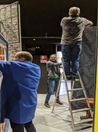 Accroche toi au pinceau, je retire l'échelle.